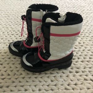 Girls Totes snow boots size 13 Black/White with Pink accents